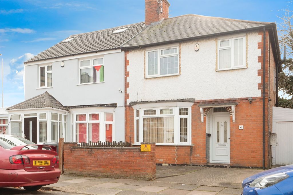 3 bed semi-detached house for saleMarina Road, Leicester LE5