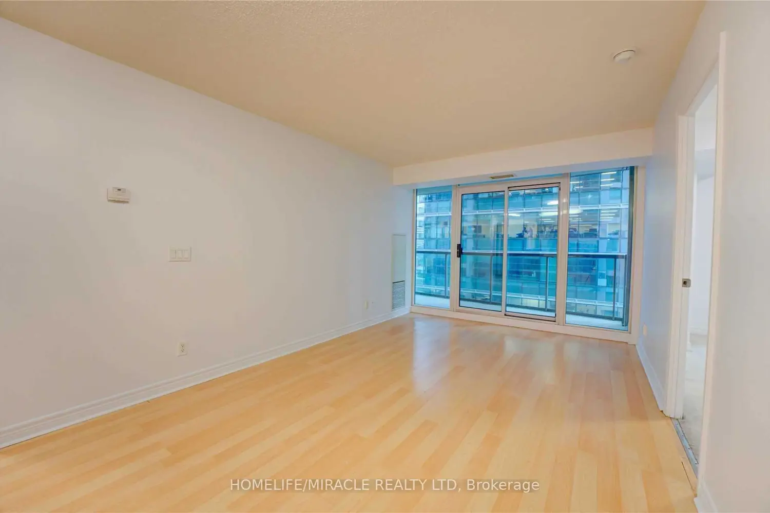 Additional image 12 of 30 Grand Trunk Crescent 1509