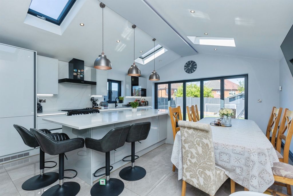 Additional image 9 of 4 bed semi-detached house for saleScraptoft Lane, Leicester LE5