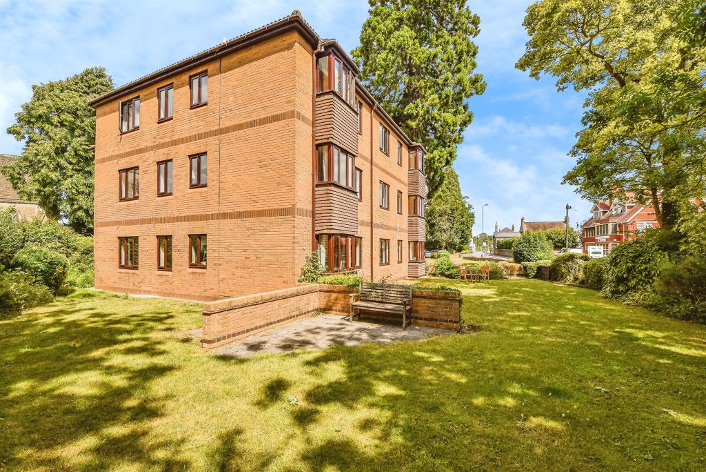 2 bed flat for saleLangley Road, Chippenham SN15