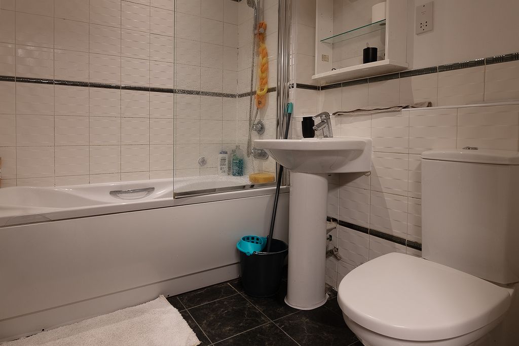 Additional image 11 of 2 bed flat for salePenn Road, Wolverhampton WV4