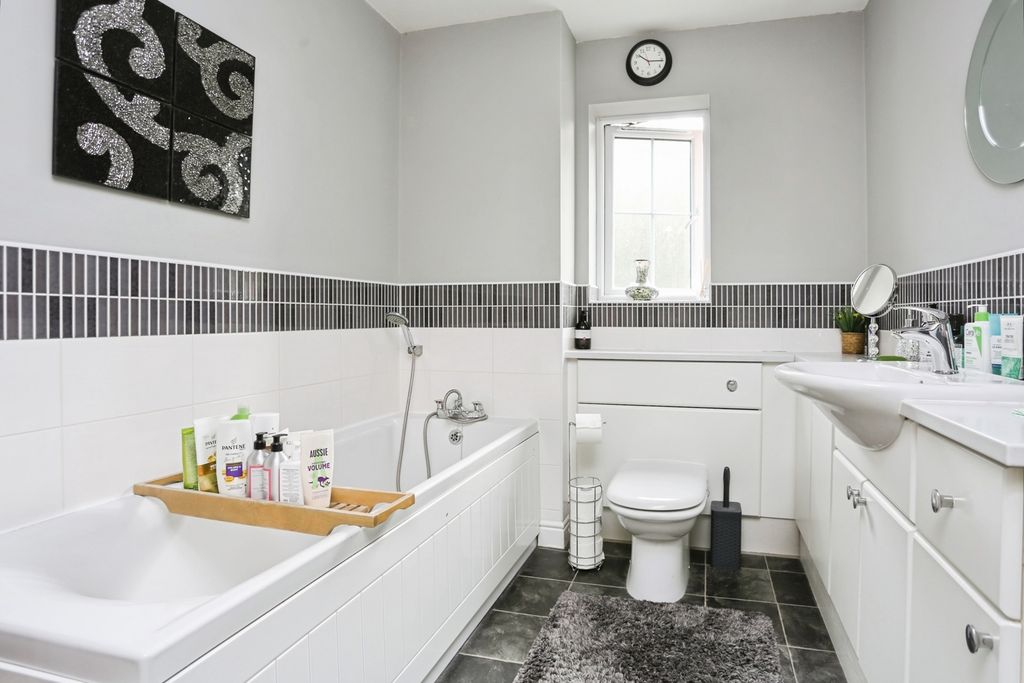 Additional image 18 of 4 bed detached house for saleSaxby Drive, Syston, Leicester, Leicestershire LE7