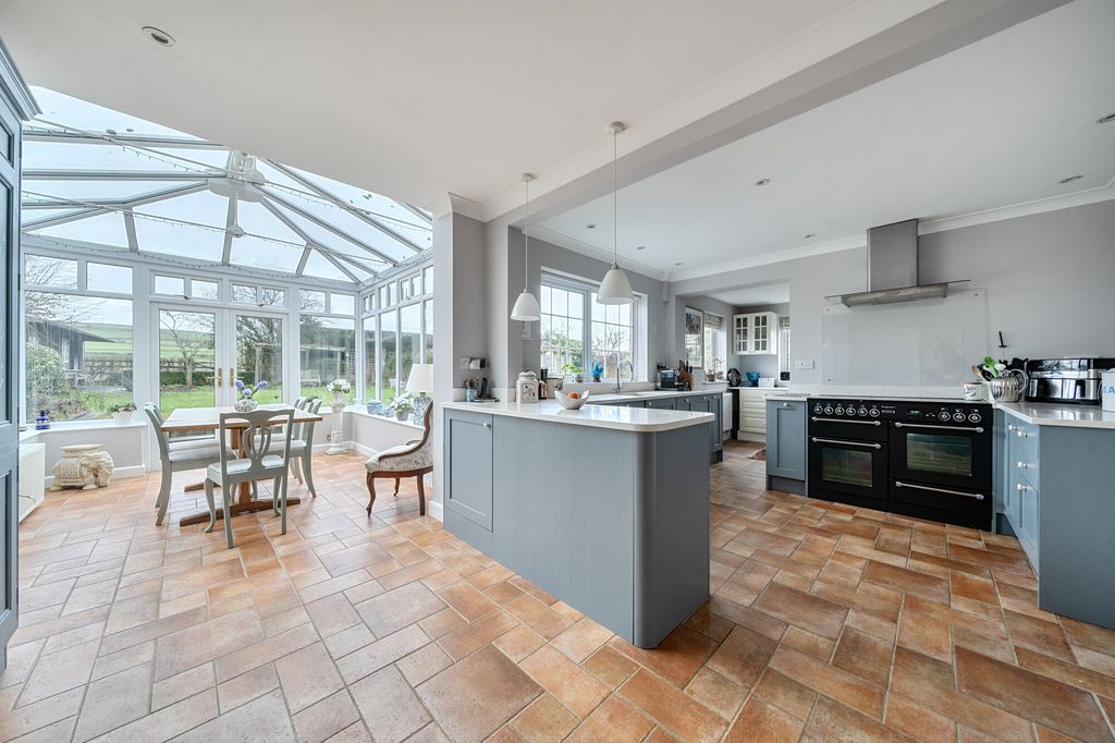 4 bed detached house for saleStert, Devizes SN10 photo 2