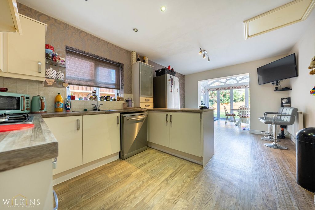 Additional image 3 of 4 bed detached house for saleLowes Drive, Tamworth, Staffordshire B77