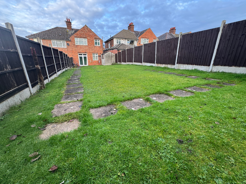 3 bed semi-detached house for saleBodnant Avenue, Leicester LE5