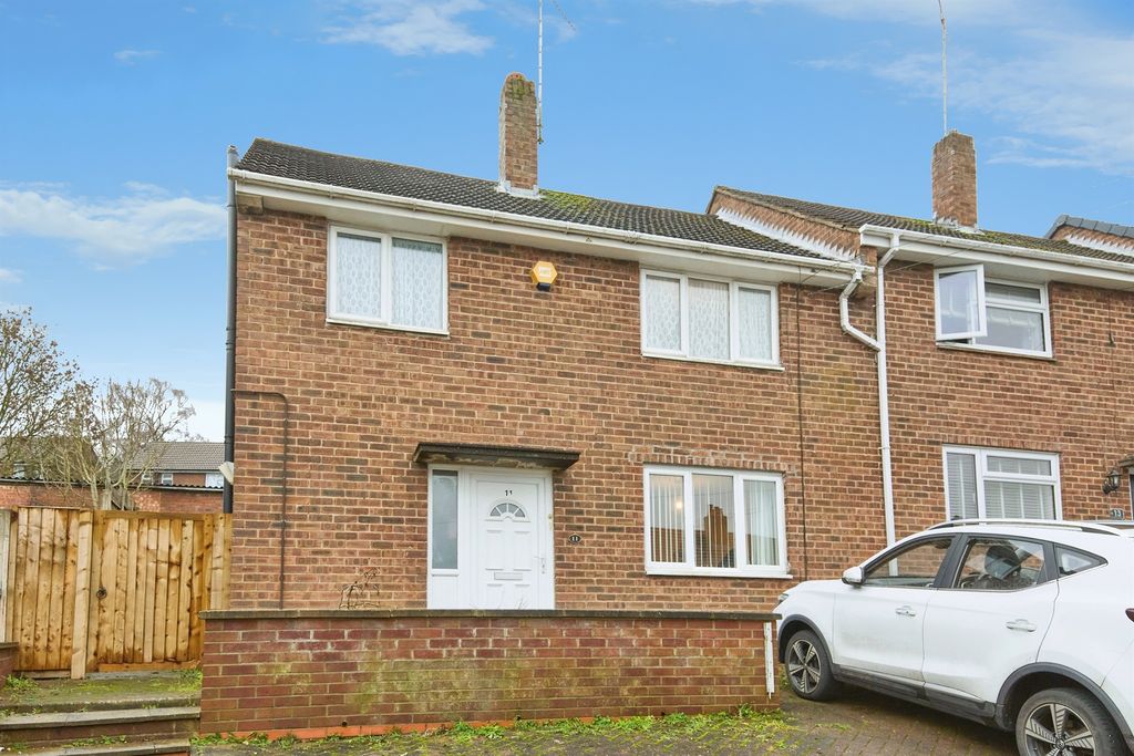 3 bed semi-detached house for saleDunedin Crescent, Burton-On-Trent DE15 photo 2