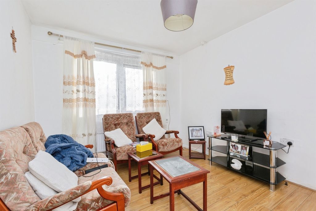 1 bed flat for saleManitoba Road, Leicester LE1 photo 3