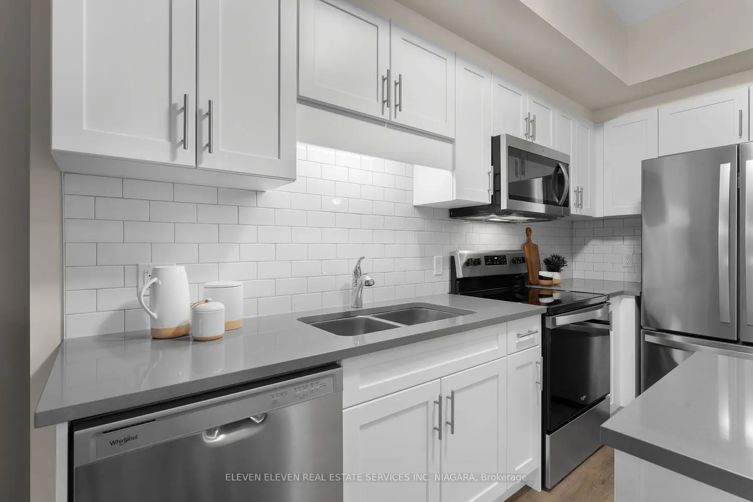 118 Summersides Boulevard 402 photo 3