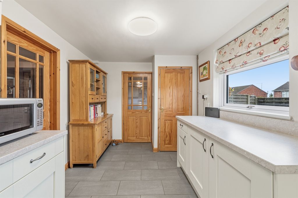 Additional image 7 of 4 bed terraced house for saleGlen Crescent, Stamford PE9