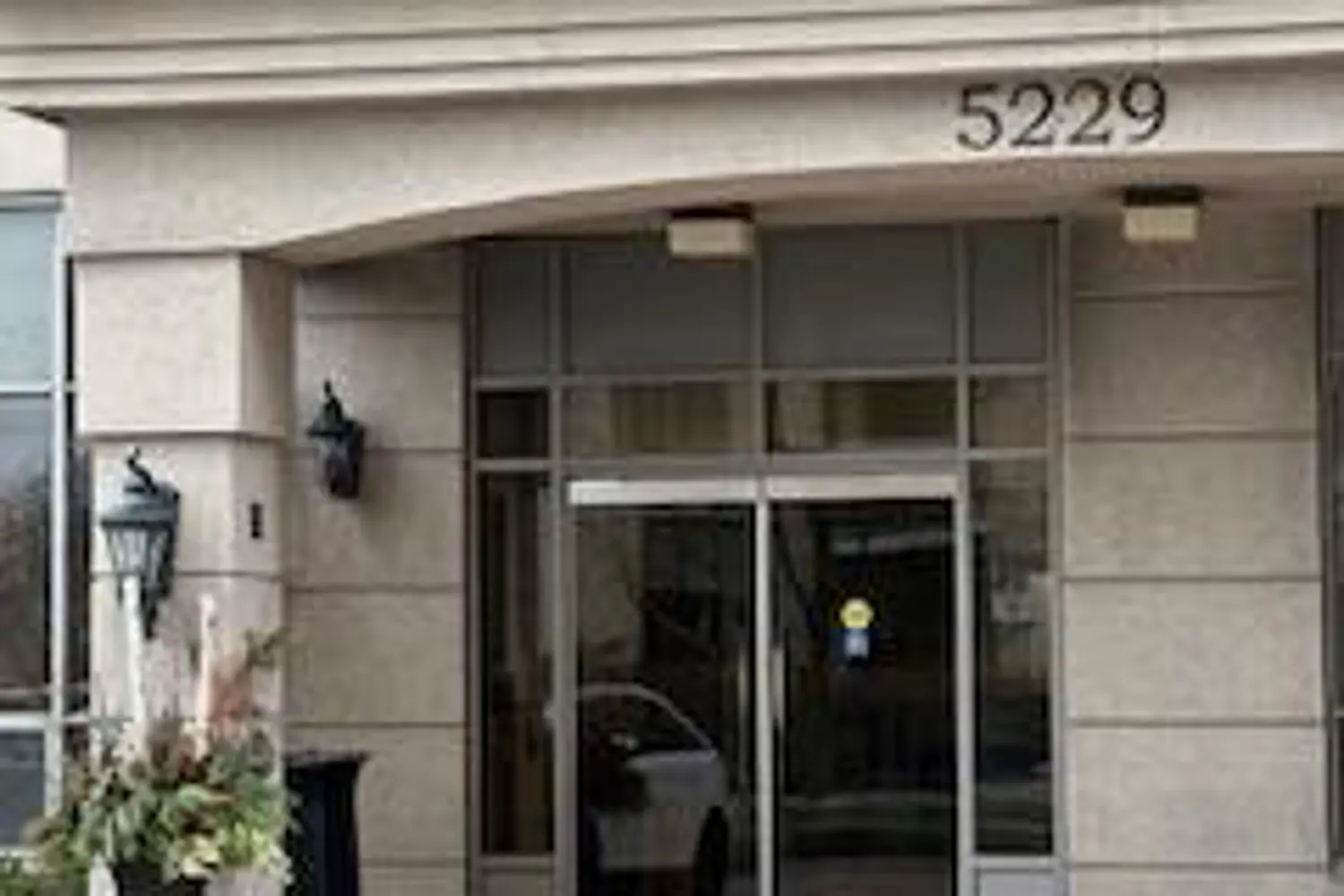5229 Dundas Street 609