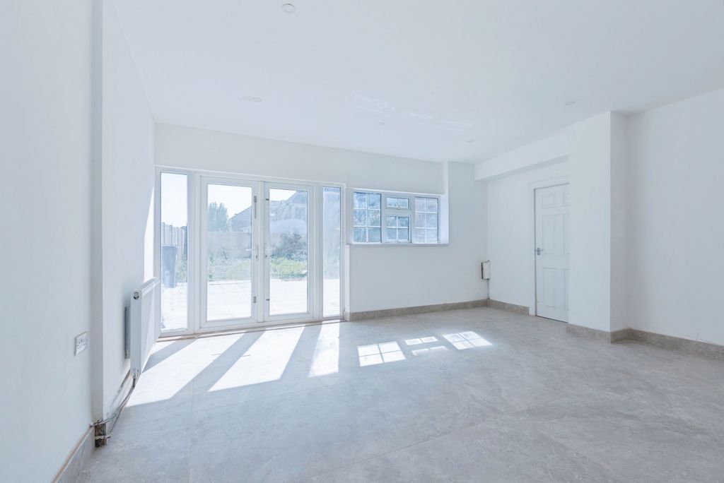 Additional image 5 of 7 bed detached house for saleSwithland Avenue, Leicester, Leicestershire LE4