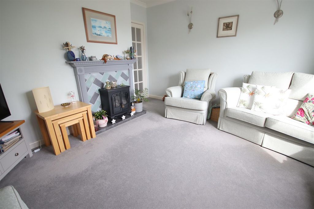 Additional image 4 of 5 bed semi-detached house for saleHardens Close, Chippenham SN15
