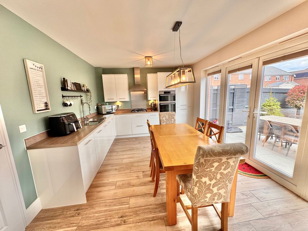 Additional image 7 of 3 bed semi-detached house for saleRoman Avenue, Nuneaton CV11