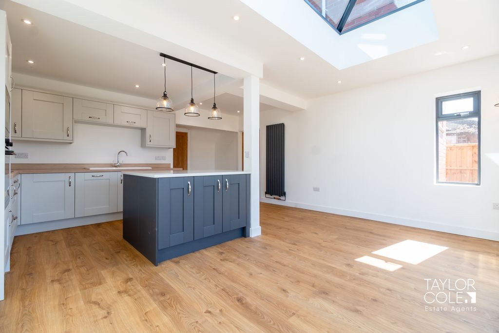 Additional image 8 of 4 bed semi-detached house for saleComberford Road, Tamworth B79