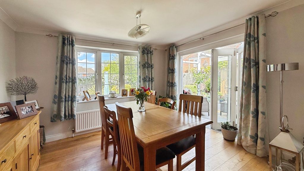 3 bed detached house for saleShepherds Mead, Dilton Marsh BA13 photo 4
