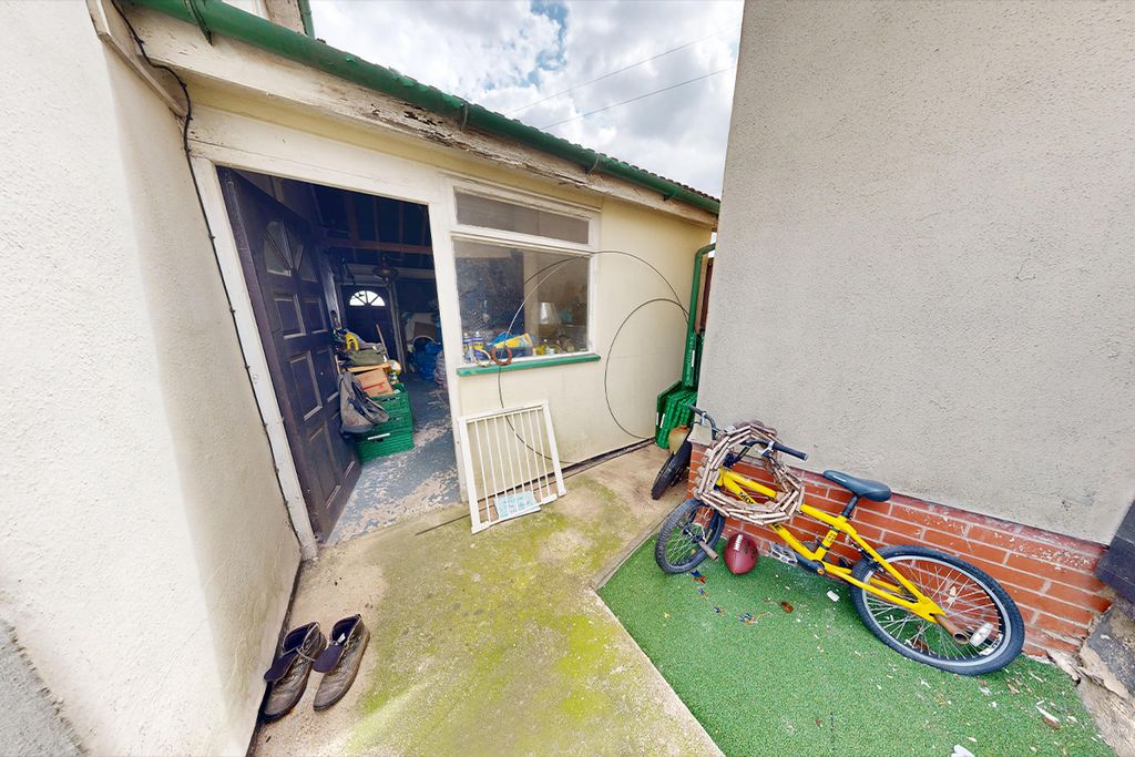Additional image 28 of 3 bed semi-detached house for saleSharmon Crescent, Leicester LE3