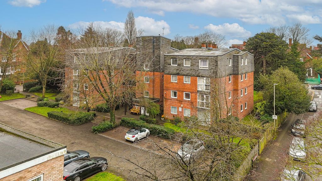 2 bed flat for saleThe Lawns, Stoneygate Road, Leicester LE2