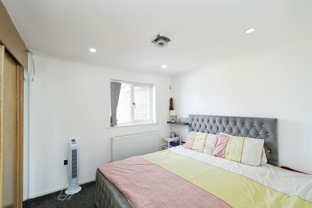 Additional image 8 of 4 bed semi-detached house for saleMarsh Close, Leicester LE4