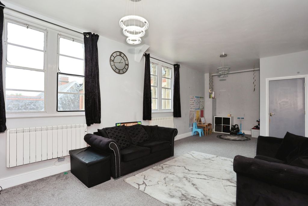 Additional image 3 of 2 bed flat for saleGrosvenor Gate, Leicester, Leicestershire LE5