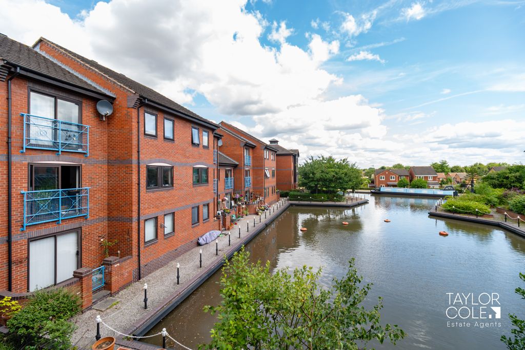 3 bed town house for saleEvans Croft, Fazeley, Tamworth B78