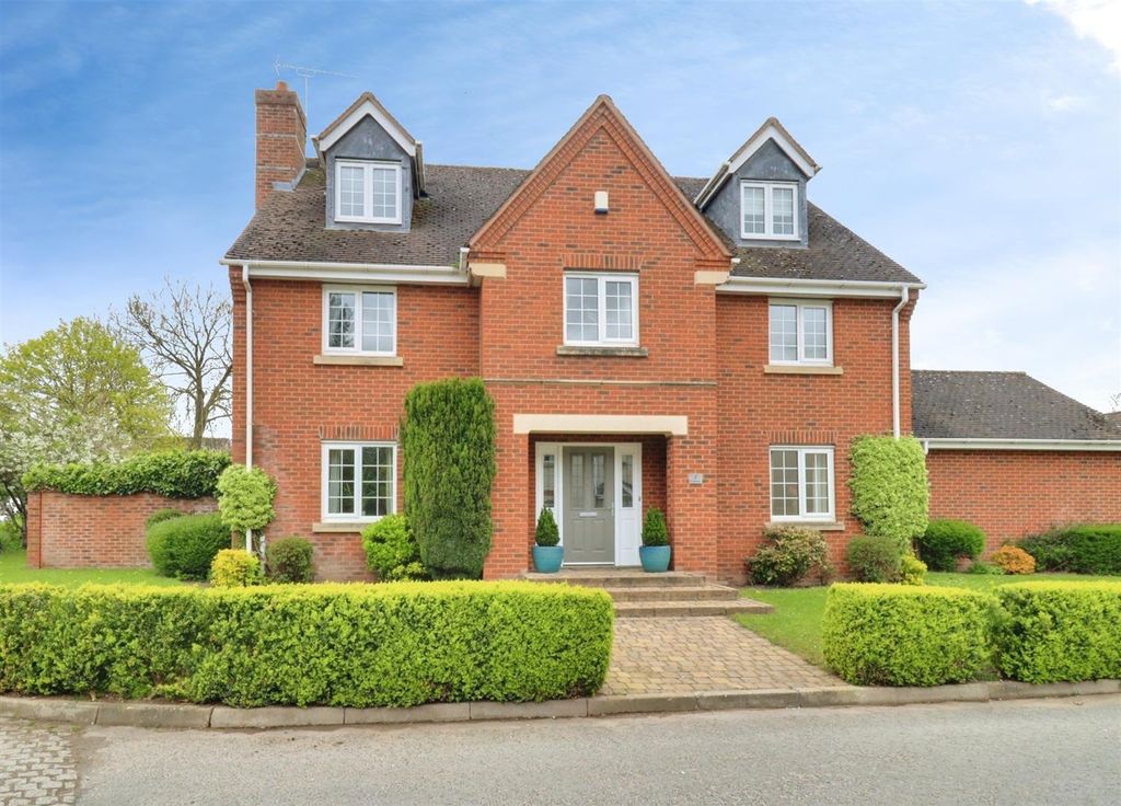 5 bed detached house for saleThe Meadows, Wrinehill, Crewe CW3