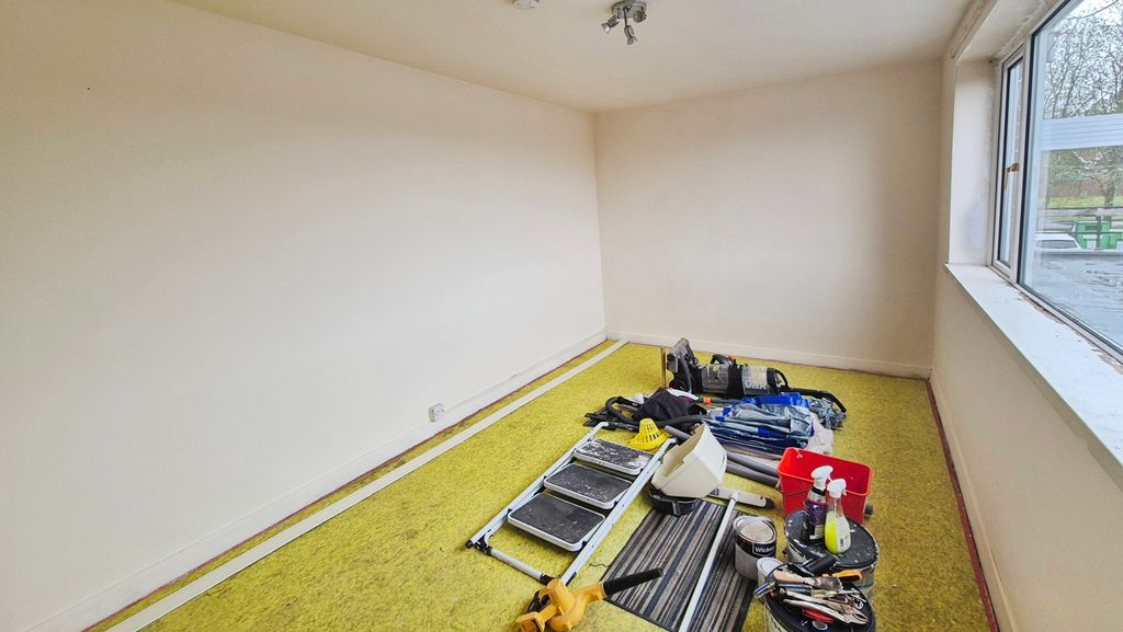 2 bed flat for saleParkside Shopping Precinct, Stafford ST16 photo 3