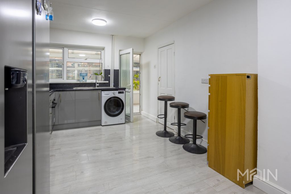 Additional image 6 of 4 bed semi-detached house for saleSpringway Close, Uppingham, Leicestershire LE5