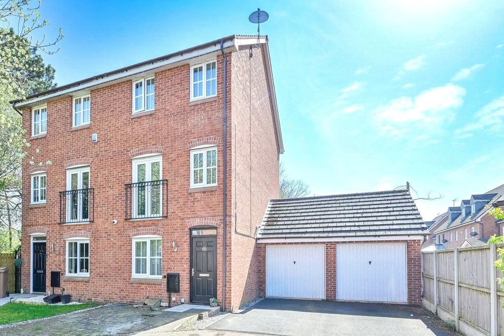 4 bed semi-detached house for salePioneer Way, Stafford, Staffordshire ST17