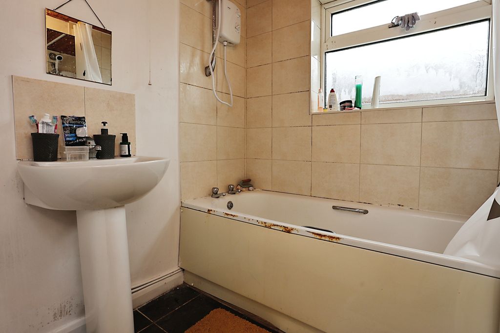 Additional image 13 of 3 bed semi-detached house for saleCartwright Street, Loughborough, Leicestershire LE11