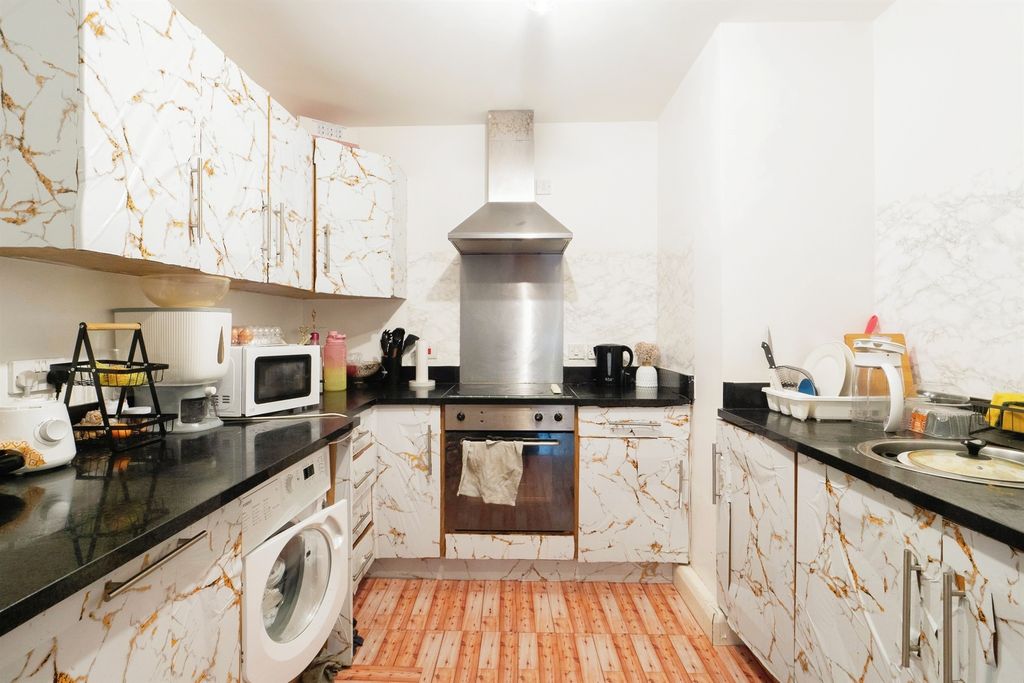 Additional image 2 of 2 bed flat for saleJunior Street, Leicester LE1