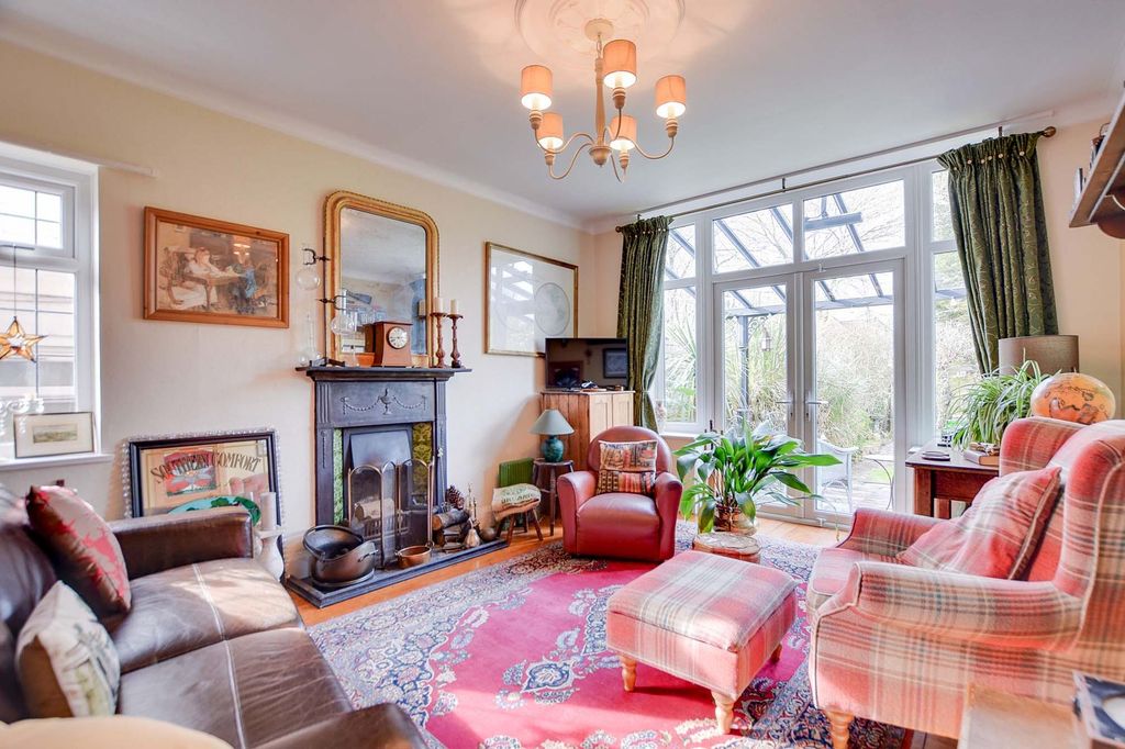 5 bed detached house for saleWimborne Road, South Knighton, Leicester LE2 photo 2