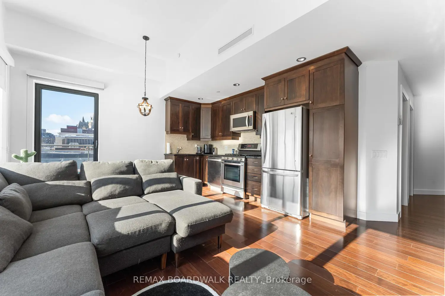 90 George Street 401 photo 4