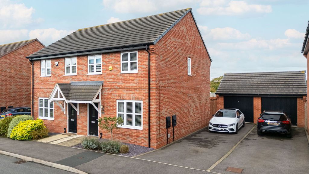 3 bed semi-detached house for salePollards Road, Anstey LE7