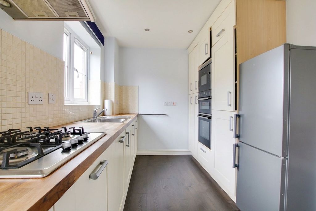 4 bed terraced house for saleScholars Walk, Leicester LE2 photo 3