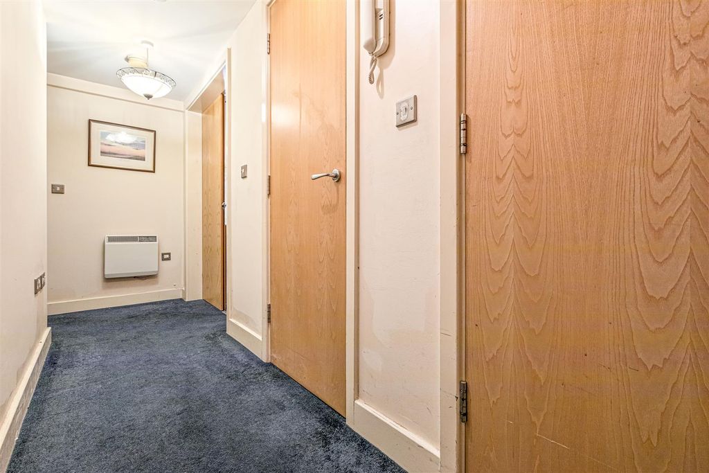 Additional image 5 of 2 bed flat for saleThe Laurels, Knighton Park Road, Leicester LE2