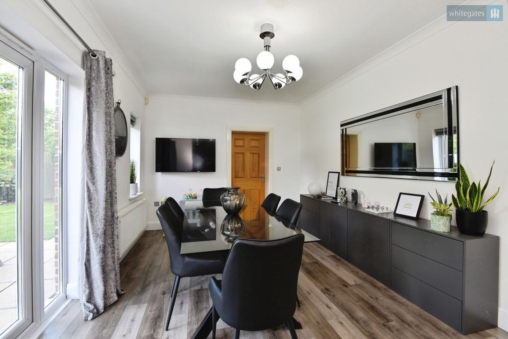 Additional image 5 of 7 bed detached house for saleHampstead Drive, Weston, Crewe, Cheshire CW2