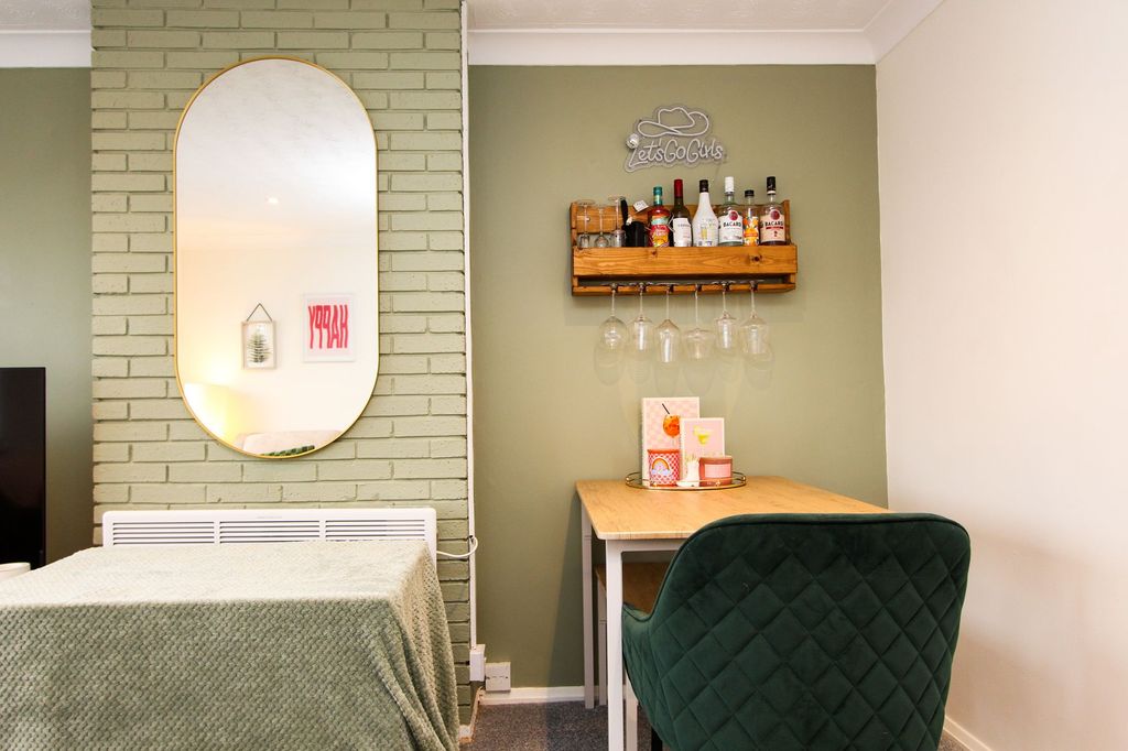 2 bed maisonette for saleShellley Drive, Four Oaks B74 photo 4