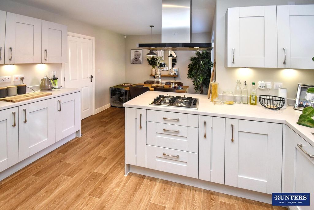 4 bed detached house for saleMorcom Drive, Leicester LE2 photo 3