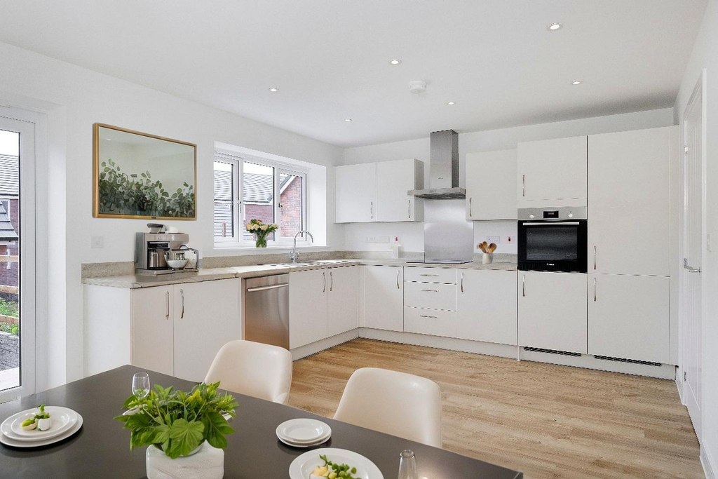 4 bed semi-detached house for saleLindley Walk CV13
