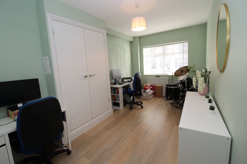 Additional image 8 of 4 bed detached house for saleLittle Glen Road, Glen Parva, Leicester LE2