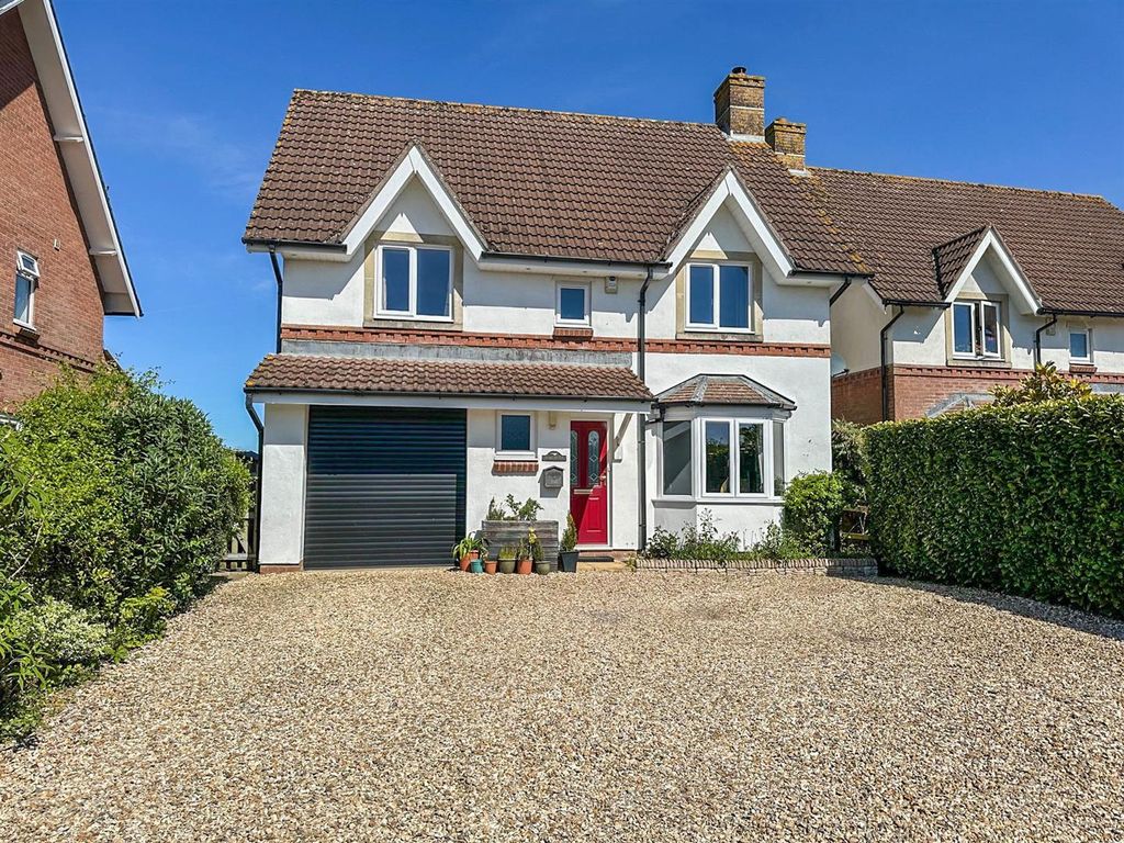 4 bed detached house for saleThe Green, Dauntsey, Chippenham SN15