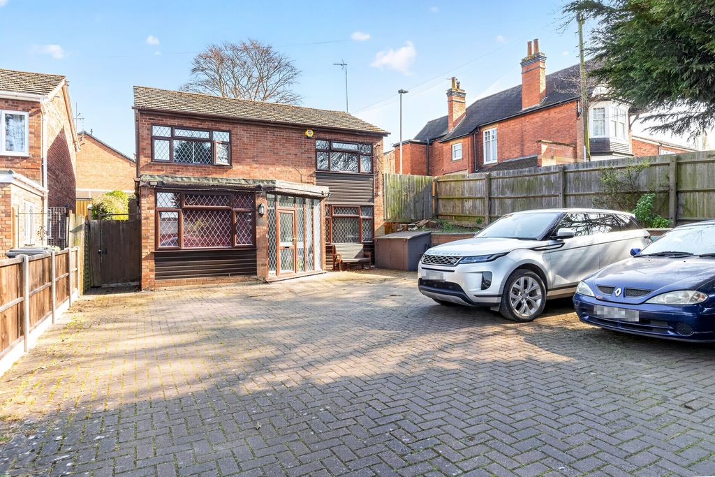 4 bed detached house for saleLutterworth Road, Leicester LE2 photo 2