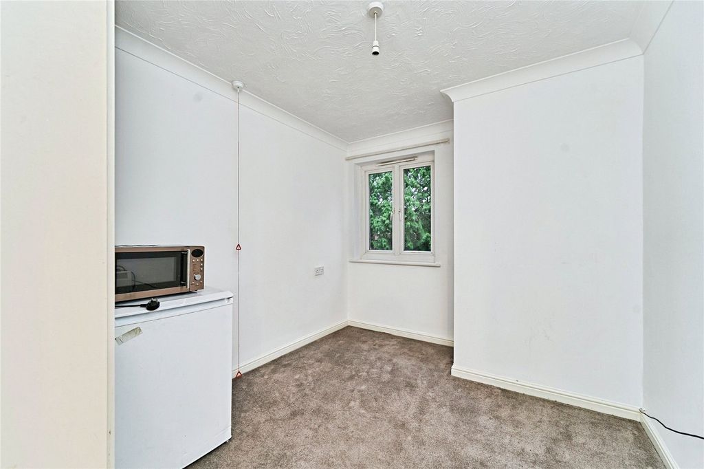 Additional image 5 of 2 bed flat for salePendene Court, Wolverhampton WV4