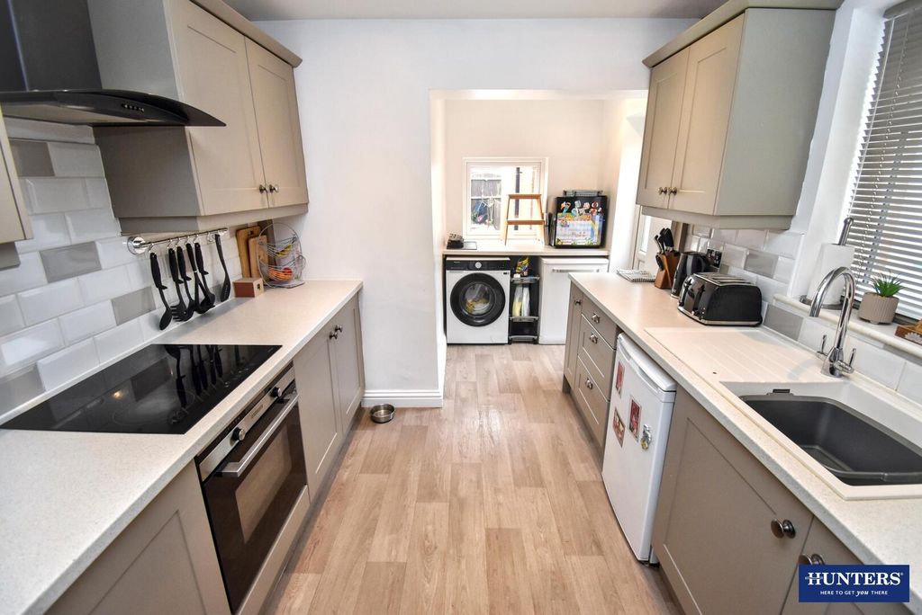 3 bed semi-detached house for saleLincoln Drive, Wigston LE18