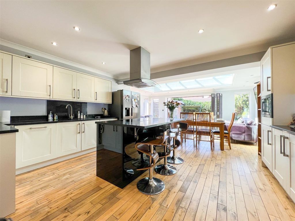 4 bed detached house for saleDorian Way, Endon ST9 photo 4