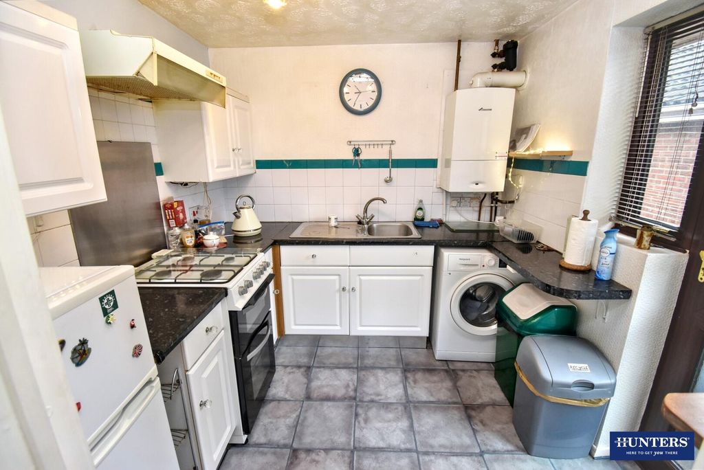 2 bed detached bungalow for salePoppy Close, Leicester LE2 photo 5