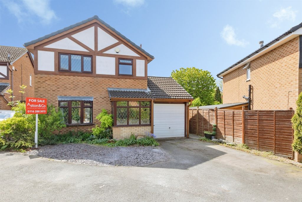 3 bed detached house for saleTrafalgar Way, Glen Parva, Leicester LE2