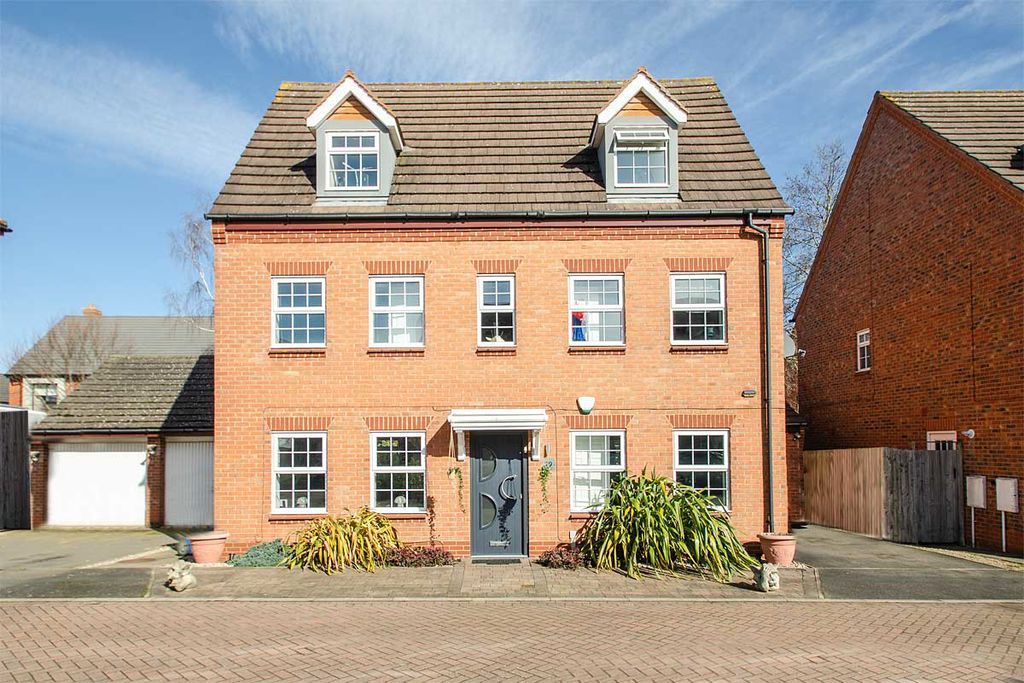 5 bed detached house for saleHewitt Close, Fradley, Lichfield WS13