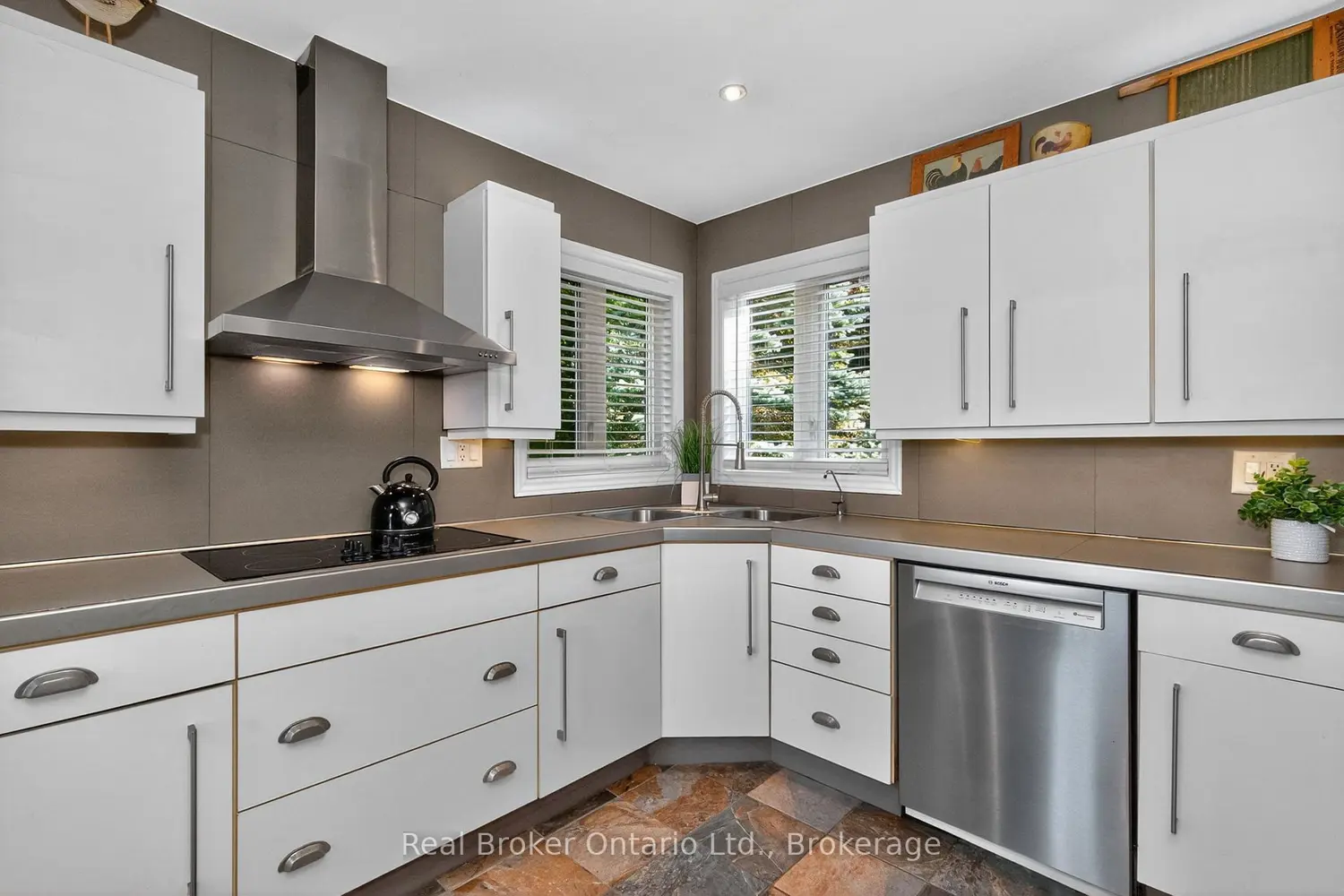 Additional image 6 of 407047 Grey 4 Road