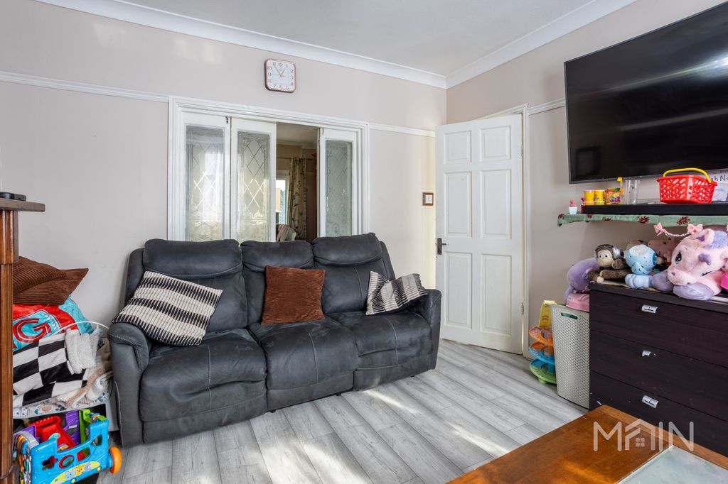 Additional image 4 of 3 bed semi-detached house for salePetworth Drive, Leicester, Leicestershire LE3